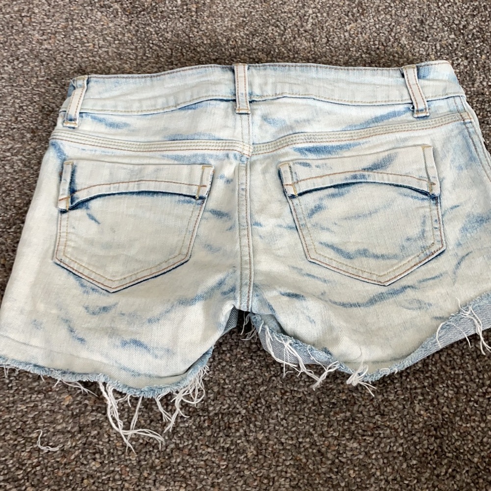 Size 3/4 shorts. - Picture 2 of 3